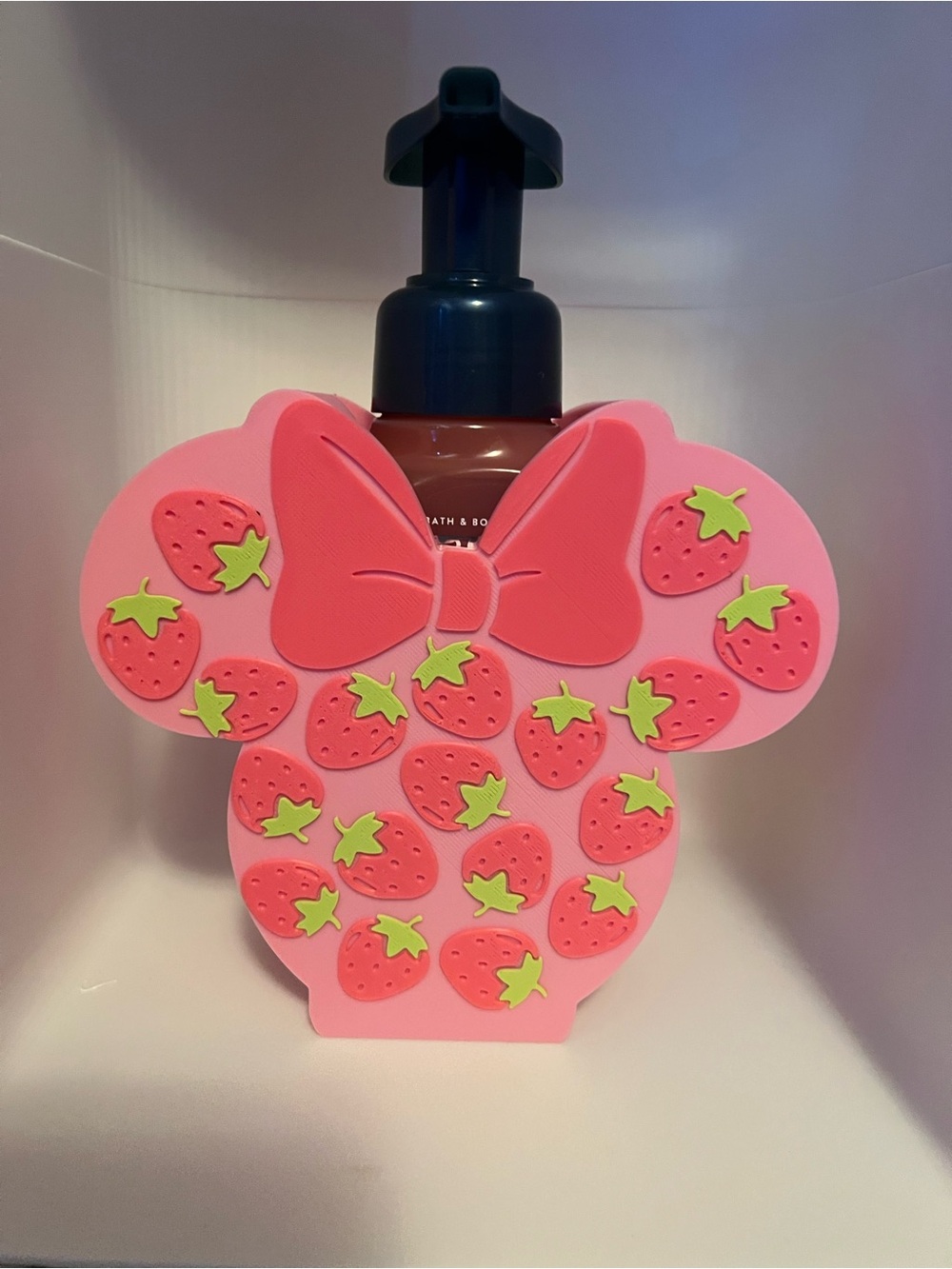Minnie Mouse Strawberry bath and body soap holder